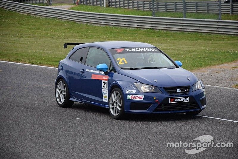 Alessandra Brena al via della Seat Ibiza Cup 2016