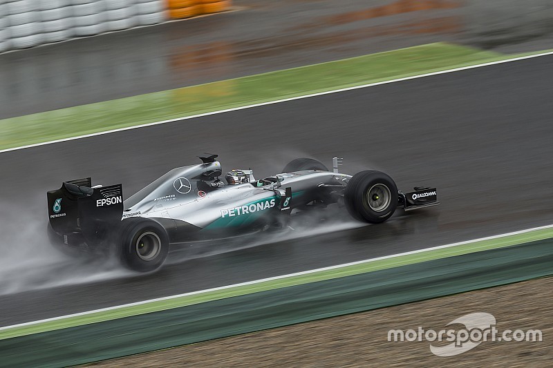ロズベルグ、2017年用F1タイヤを初テストも悪天候に見舞われる