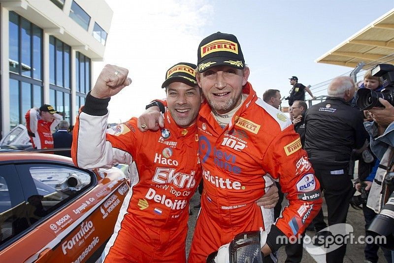 Van der Ende en Van Oranje trots op 1-2 bij seizoensafsluiting GT4