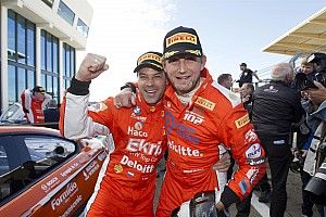 Van der Ende en Van Oranje trots op 1-2 bij seizoensafsluiting GT4