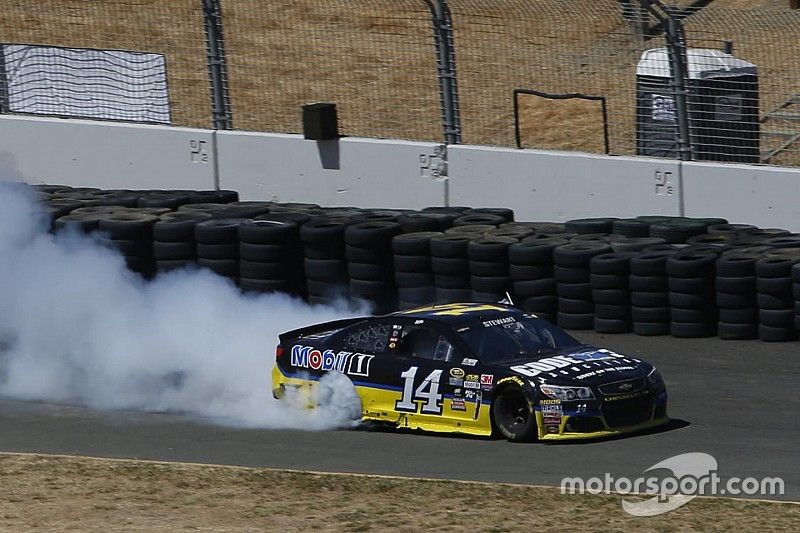 Zafer kutlayan Tony Stewart, Stewart-Haas Racing