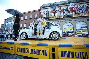Zawada alle Canarie con la Opel Adam R2 del Team Spain