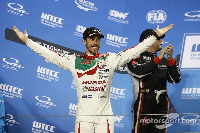 Podio: Ganador de la carrera Esteban Guerrieri, Honda Racing Team JAS, Honda Civic WTCC