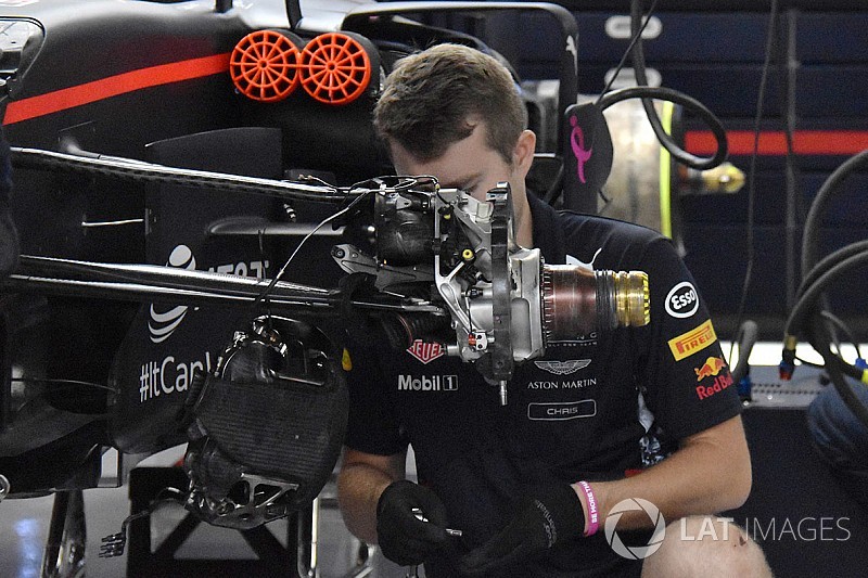 Технический анализ: Red Bull скопировала регулируемую подвеску Ferrari