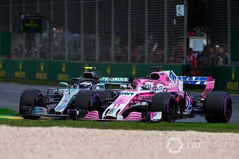 Valtteri Bottas, Mercedes-AMG F1 W09 EQ Power+ en Sergio Perez, Force India in gevecht