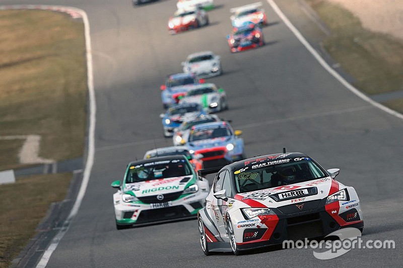 Gentgen ed Hallmans regalano la prima vittoria alla FEV Racing in Classe TCR