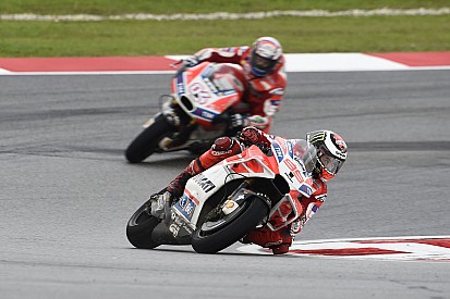 Lorenzo: “Adaptarme a la Ducati es como poner a Messi a jugar de medio”