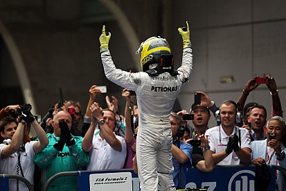 Nico Rosberg és az új szerepkör: lélegzik alatta a motor