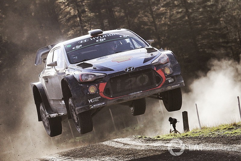 Gran Bretagna, PS11: Neuville scatenato. Ha passato anche Tanak!