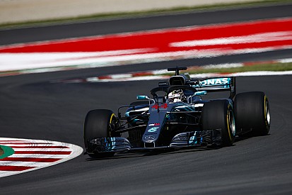 VT3: Hamilton bovenaan, problemen bij Verstappen, flinke crash Hartley