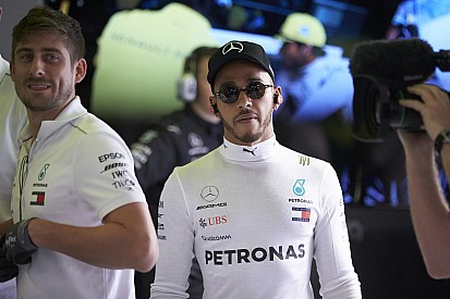 Hamilton az év végén biztosan nem távozik a Forma-1-ből