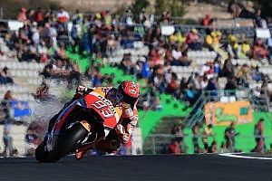 Márquez conquista pole em Valência; Dovizioso é nono