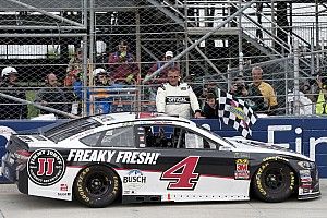 NASCAR: Kalahkan rekan setim, Harvick gondol kemenangan keempat