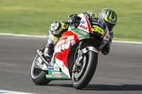 Crutchlow se quedó con lo mejor del viernes y Márquez terminó en el piso