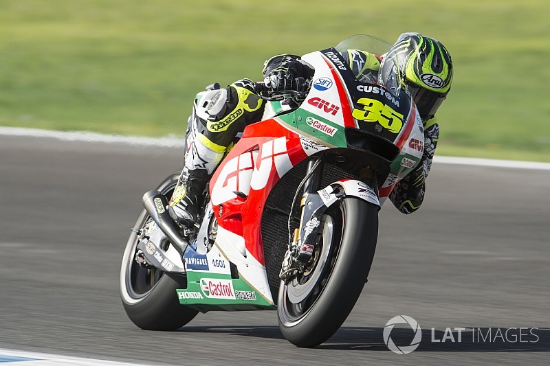 Crutchlow se quedó con lo mejor del viernes y Márquez terminó en el piso