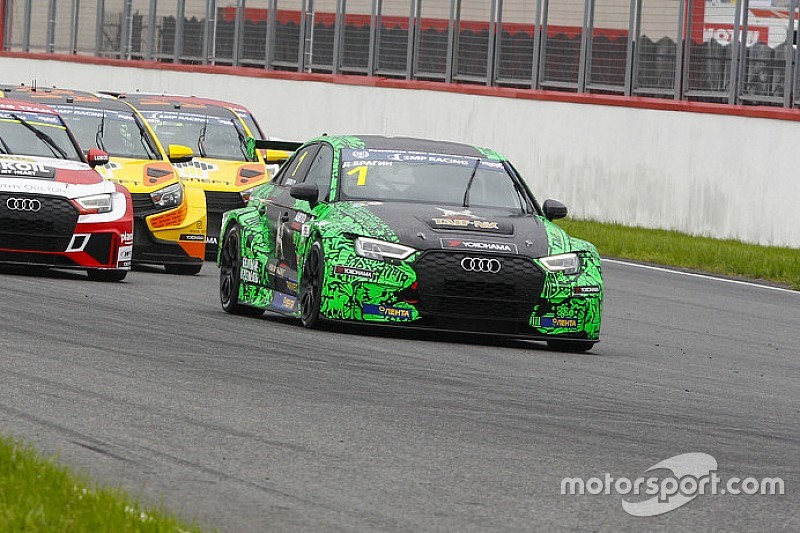 Smolensk Ring, Gara 1: Bragin brucia al via Lukashevich e vince in solitaria