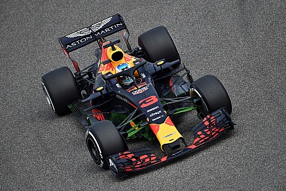 Ricciardo lidera la primera práctica en Bahrein y Verstappen sufre problemas