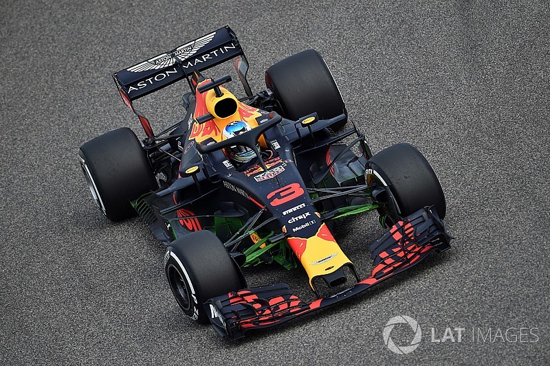 Ricciardo lidera la primera práctica en Bahrein y Verstappen sufre problemas