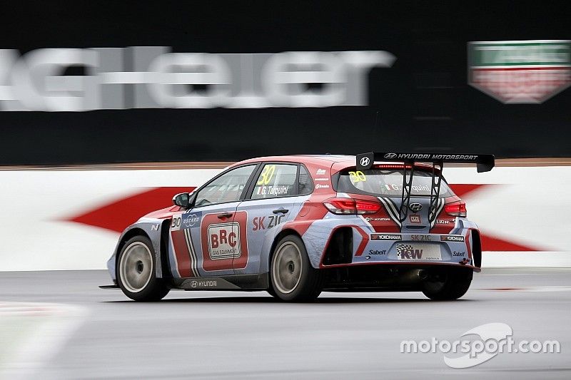Michelisz kiesett az első marokkói futamon, a csapattárs Tarquini nyert
