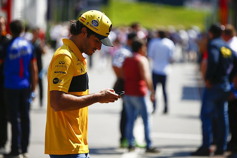 Сайнсу стало жаль гонщиков MotoGP из-за кочек в Сильверстоуне