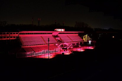La tribuna centrale di Monza si illumina di rosa per il Giro d'Italia