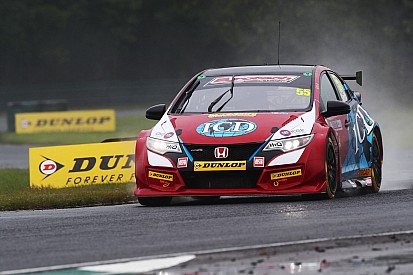 Brett Smith takes over injured father Jeff's BTCC seat