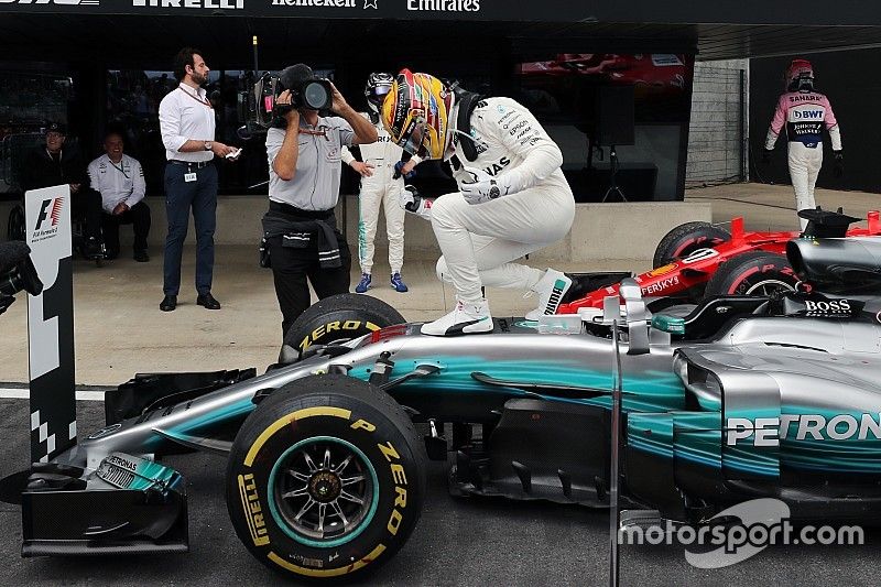 Hamilton gana sin despeinarse y Vettel sufre una pesadilla en Silverstone