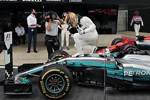 Hamilton gana sin despeinarse y Vettel sufre una pesadilla en Silverstone
