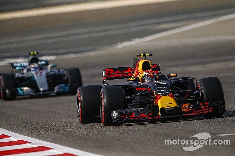 Max Verstappen, Red Bull Racing RB13, Valtteri Bottas, Mercedes AMG F1 W08