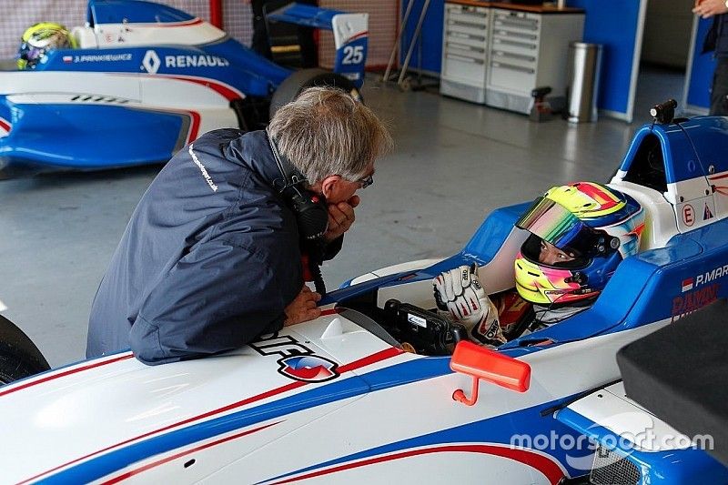 Mark Burdett sanjung progres Presley di tes perdana FR2.0 Eurocup