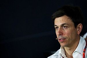 Wolff: Ritmo, e não estratégia, deu vitória à Ferrari