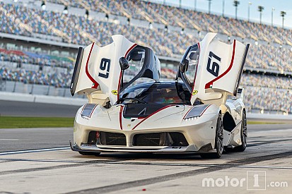 Photos - Des Ferrari en ville comme en piste !