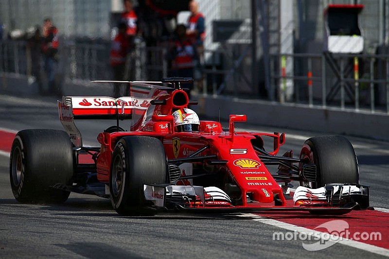 Vettel lidera manhã de teste; McLaren e RBR quebram