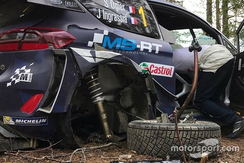 Daños en el Fiesta WRC de Sebastien Ogier