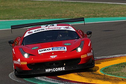 Stefano Colombo sale sulla Ferrari 458 Italia della MP1 Corse