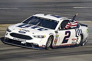 Keselowski vence batalha com Kyle Busch em Martinsville