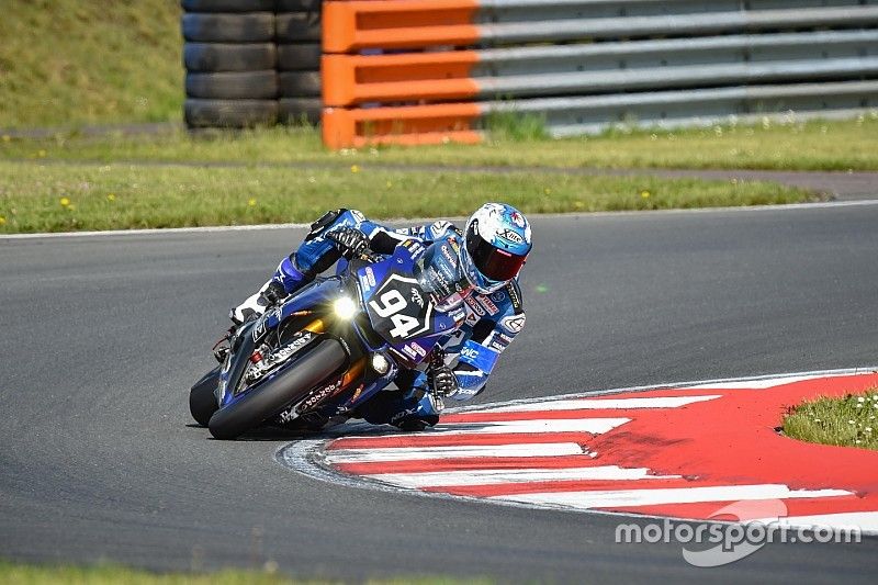 El Yamaha GMT94 de David Checa firma la pole en las 8 Horas de Oschersleben