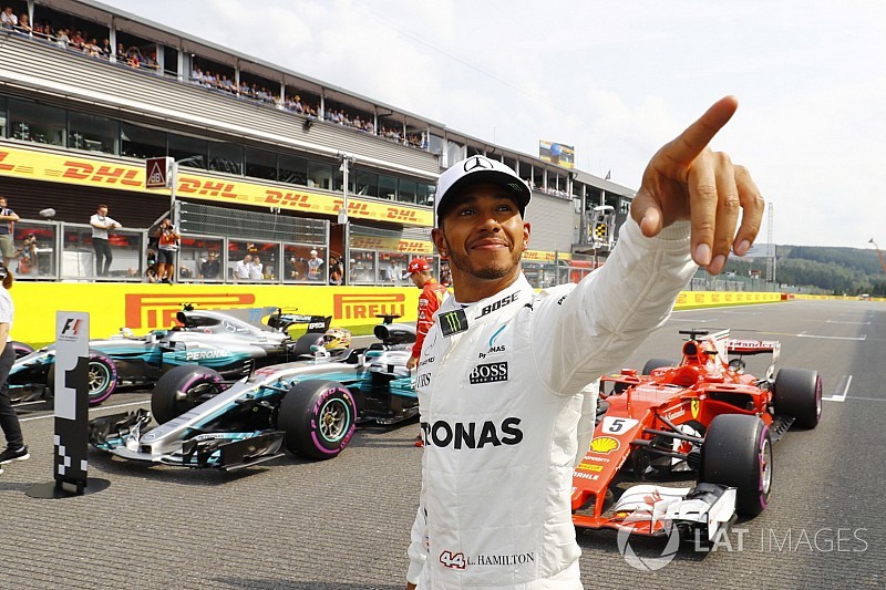 Hamilton logra su pole número 68 igualando a Schumacher