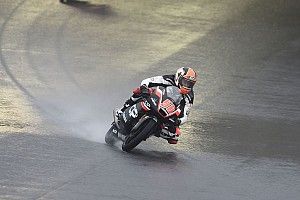 P1 Pagliani in derde training GP Japan, Bendsneyder en Loi achterin