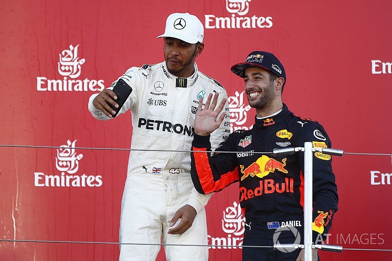 Ricciardo: gostaria de me testar na mesma equipe de Hamilton