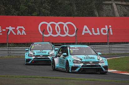Pole position di Rob Huff a Zhejiang nel dominio Volkswagen