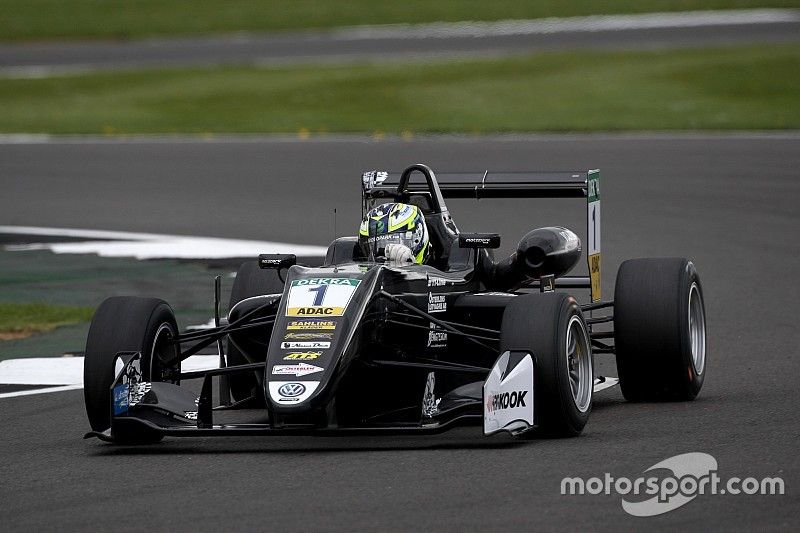 Eriksson beffa Ilott al via e si prende gara 2 a Silverstone