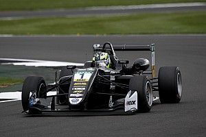 Eriksson beffa Ilott al via e si prende gara 2 a Silverstone