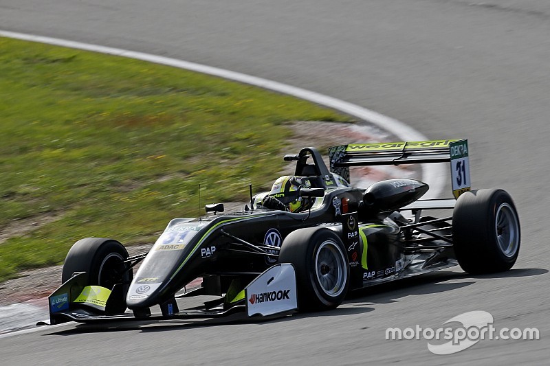 Lando Norris mostra i muscoli nelle Libere del Nurburgring