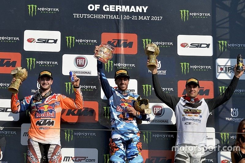 Il podio della classe MXGP: Jeffrey Herlings, Antonio Cairoli e Gautier Paulin