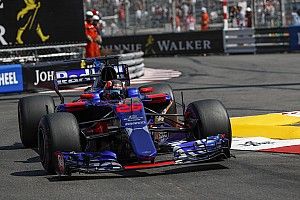 Kvyat critique la Toro Rosso malgré la performance de Sainz