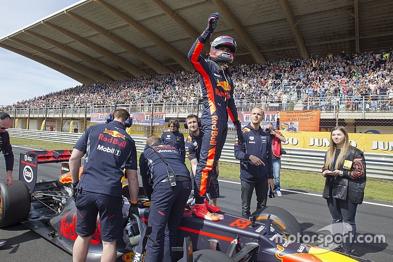 From F1 Racing: The Prince of Zandvoort