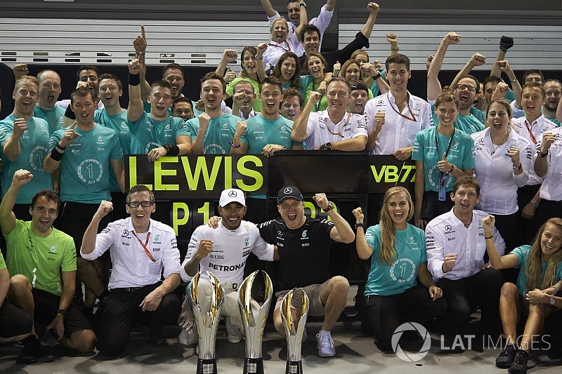Lewis Hamilton erklärt: So bringen die Debriefings Mercedes voran