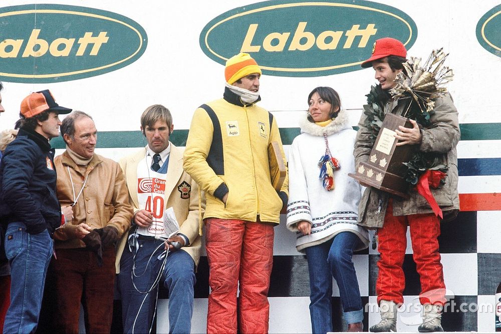 Podium: race winner Gilles Villeneuve, Ferrari, third place Carlos Reutemann, Ferrari