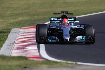 Ocon 2019-től Hamilton csapattársa lehet, Russel válthatja őt a Force Indiánál